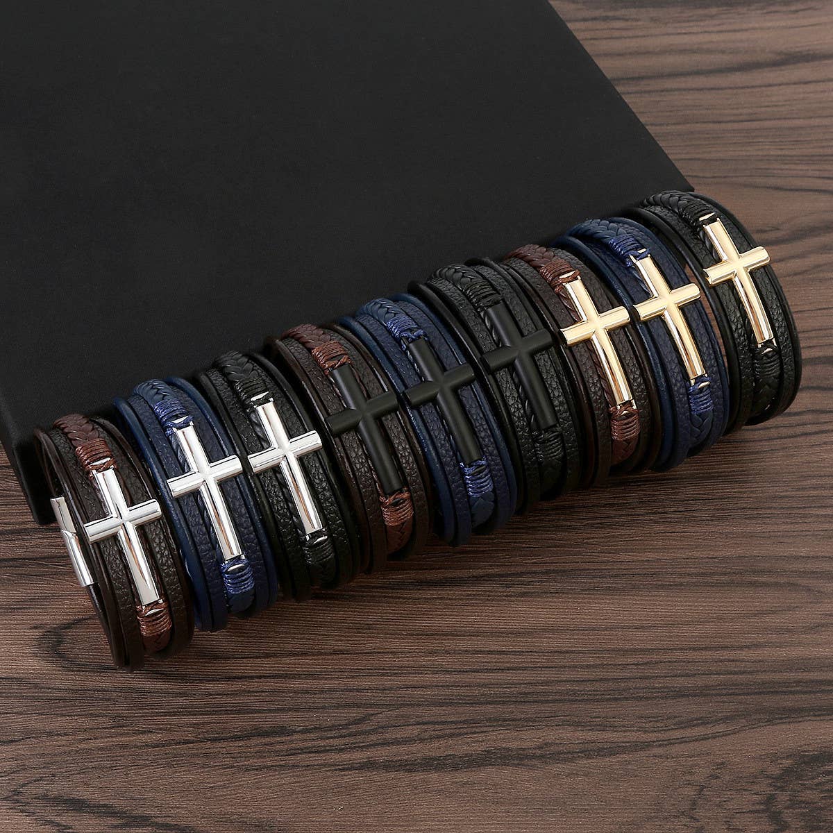 LEATHER HANDWOVEN MAGNET BUCKLE BRACELET