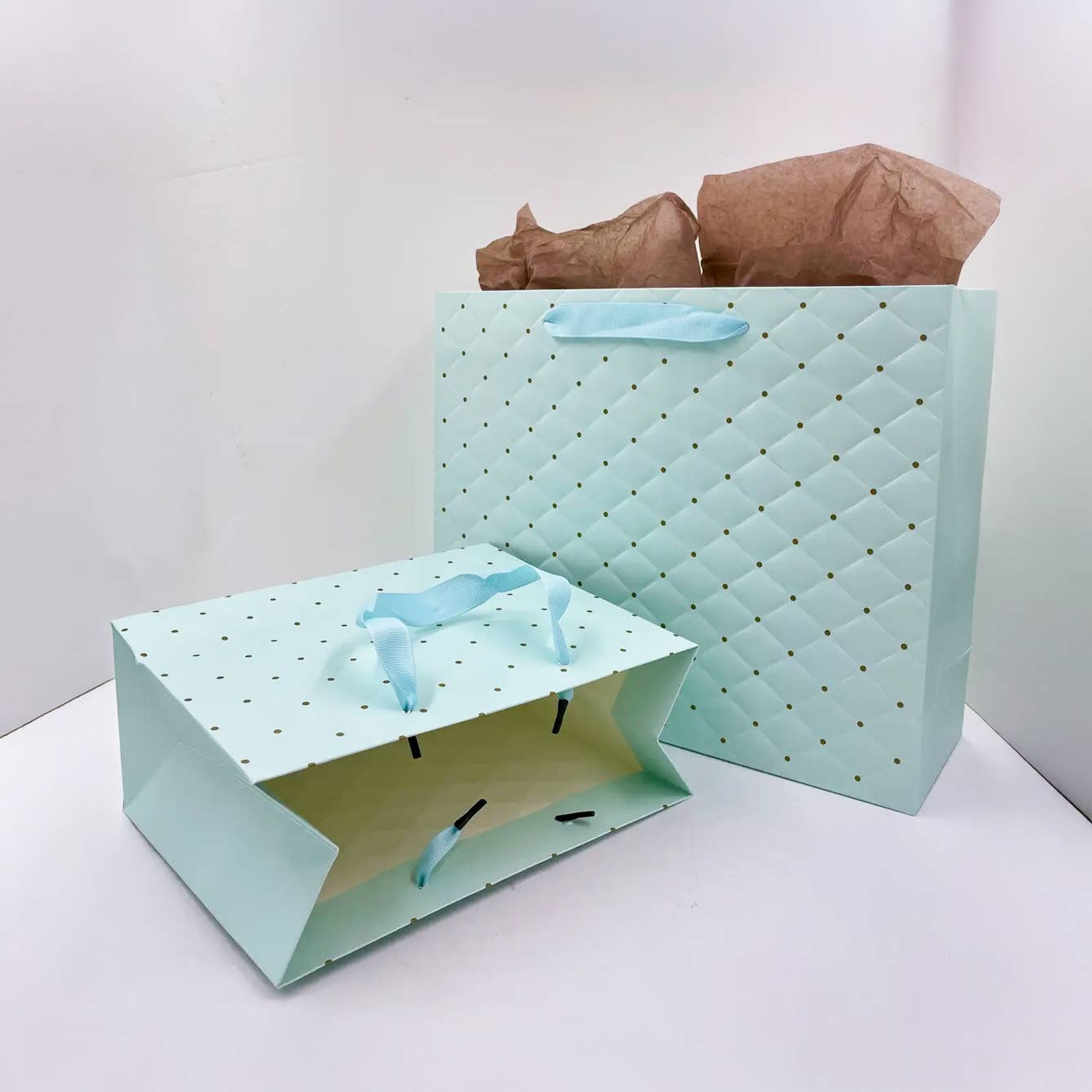 Tiffany Blue Dot Wavy Surface gift bag w/ tissue