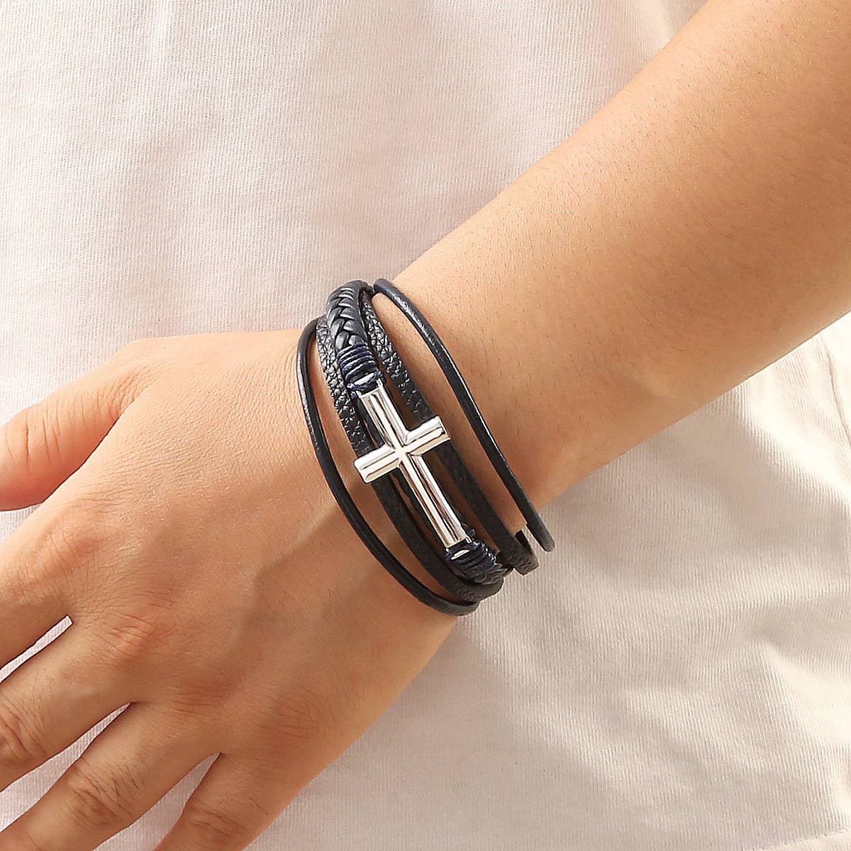 LEATHER HANDWOVEN MAGNET BUCKLE BRACELET