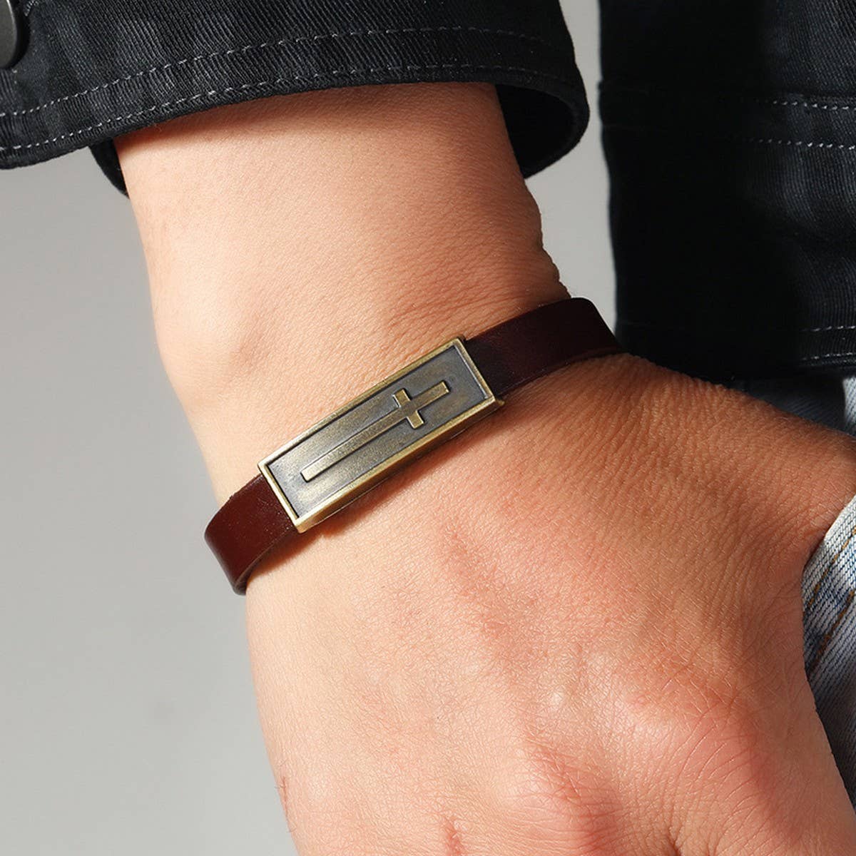 SIMPLE CROSS NICHE DESIGN BRACELET