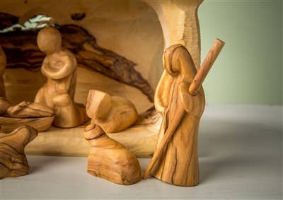 CR05 / NS07 - Olive Wood Solid Branch Stable