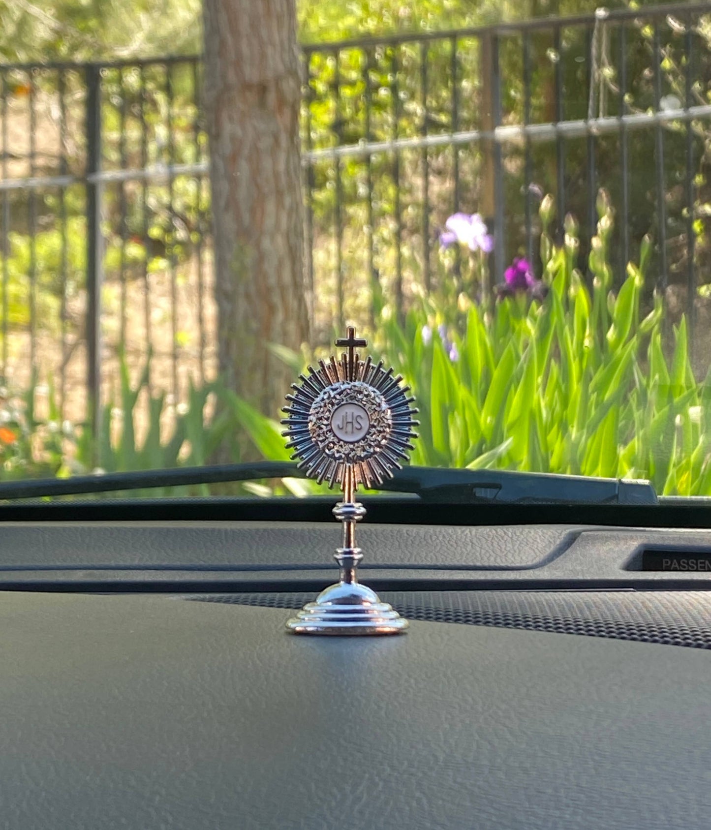 Monstrance Dashboard Statuette 2.5″ chrome  